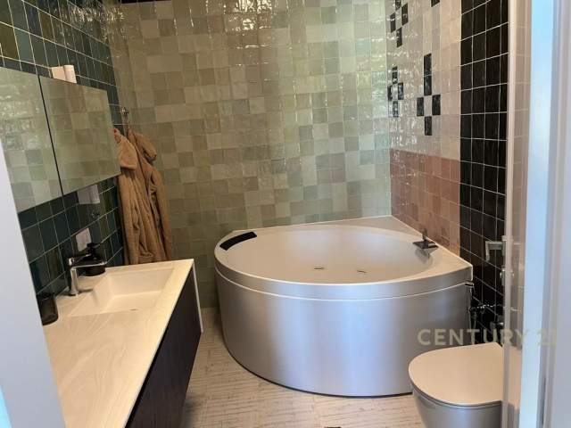 Tirane, jepet me qera apartament 2+1+BLK Kati 1, 122 m² 1.250 Euro (Liqeni i Thatë)