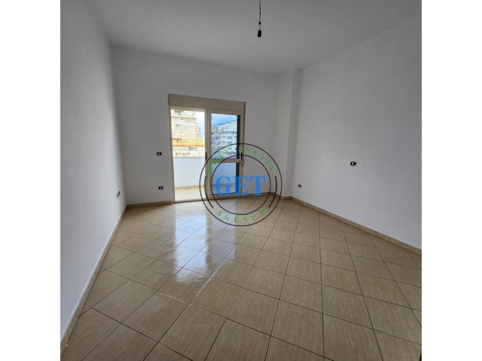 Durres, shitet apartament 2+1+ 4 Ballkone Kati 6, 105 m² 120.000 € (Ish rajoni)