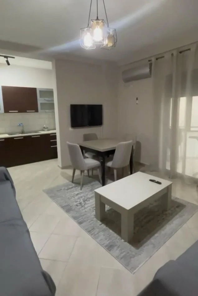 Tirane, jepet me qera apartament 1+1+Ballkon Kati 3, 70 m² 550 € (Kodra e Diellit)
