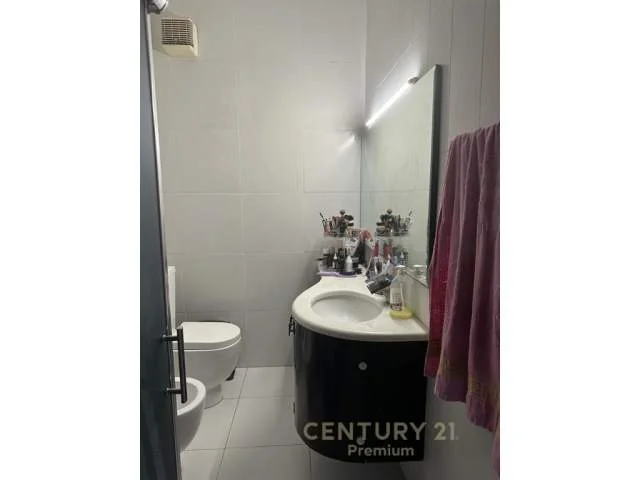 Tirane, shitet apartament 78 m² 129.000  (Kopshti Botanik)