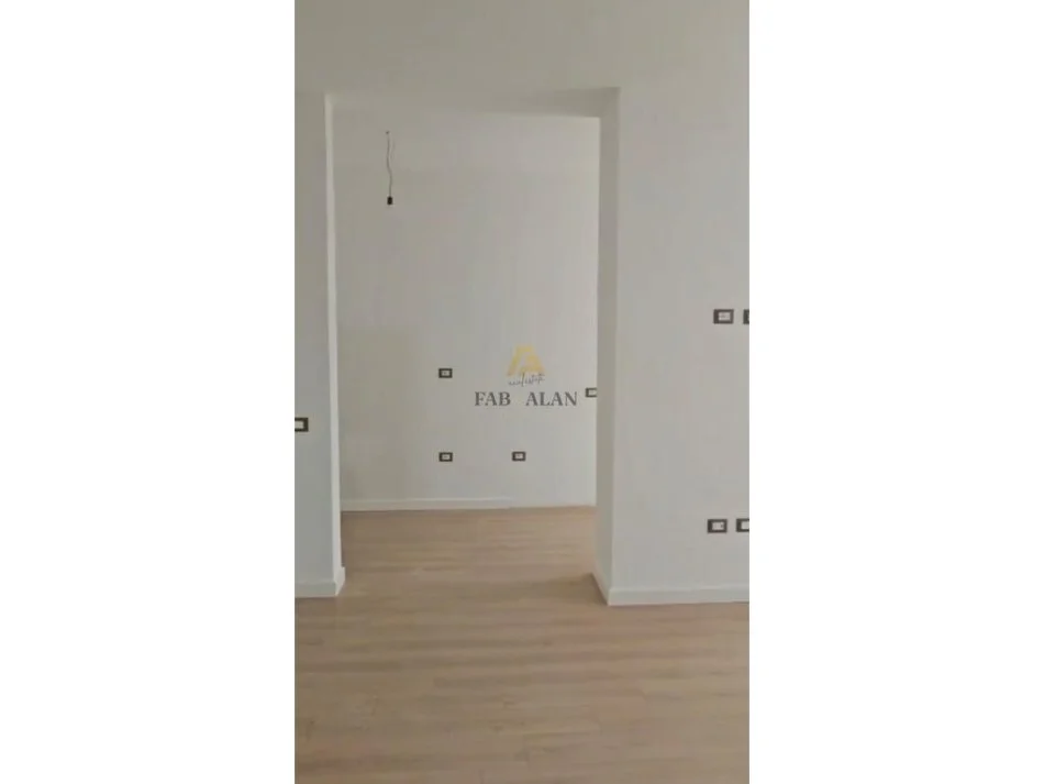 Durres, shitet apartament 3+1 Kati 3, 165 m² 400.000 € (Vollga)
