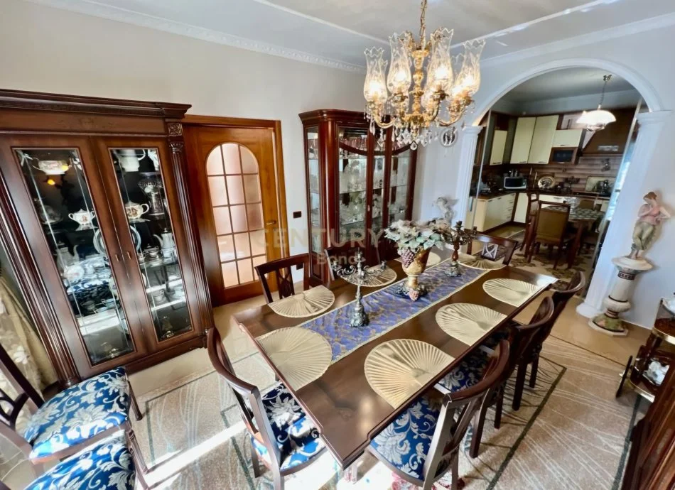 Tirane, jepet me qera Vile 5+1+Aneks+Ballkon Kati 4, 430 m² 2.000 € (Ali Demi)