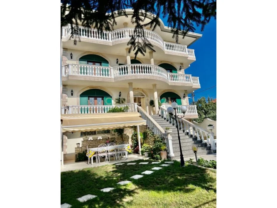 Tirane, jepet me qera Vile 5+1+Aneks+Ballkon Kati 4, 430 m² 2.000 € 