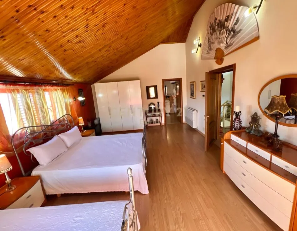 Tirane, jepet me qera Vile 5+1+Aneks+Ballkon Kati 4, 430 m² 2.000 € (Ali Demi)