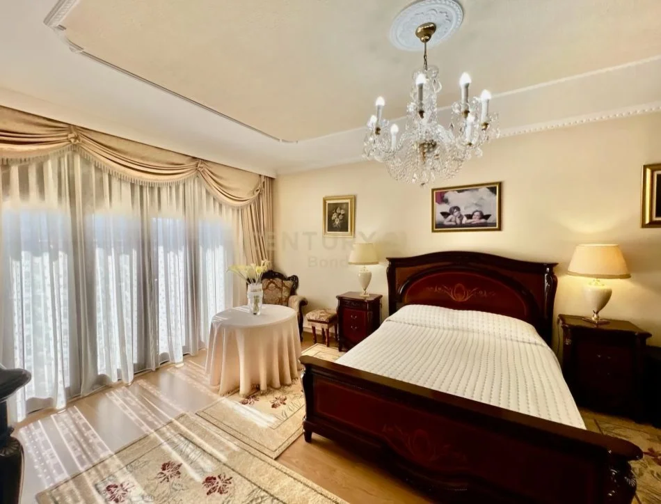 Tirane, jepet me qera Vile 5+1+Aneks+Ballkon Kati 4, 430 m² 2.000 € (Ali Demi)