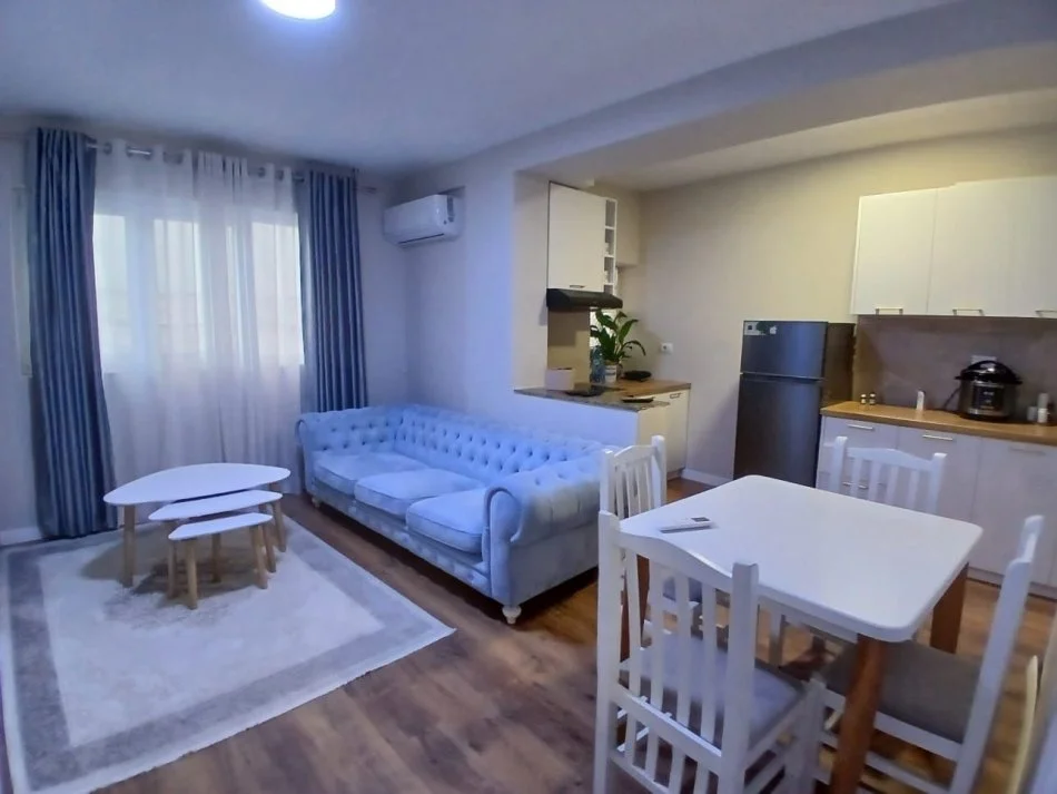 Tirane, jepet me qera apartament 1+1+Ballkon Kati 2, 60 m² 500 € (Zogu i Zi Rr.Muhamet Gjollesha)