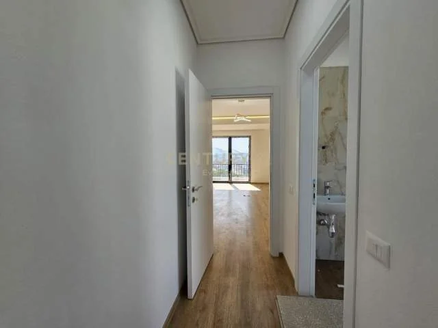 Tirane, shitet 69 m² 110.000 Euro (Farmacia 10)