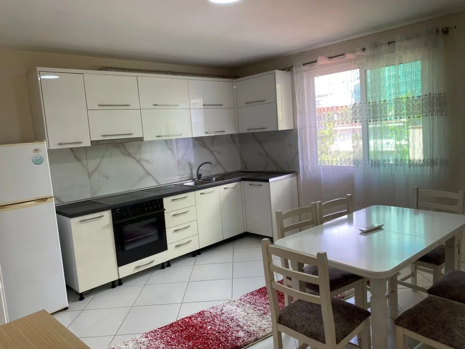 Tirane, jepet me qera apartament 2+1+Ballkon Kati 3, 140 m² 700 € (Don Bosko)
