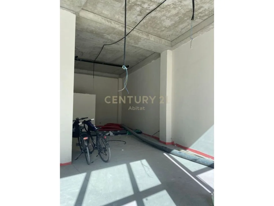 Tirane, jepet me qera ambjent biznesi , 165 m² 4.150 € (Liqeni i Tiranes)