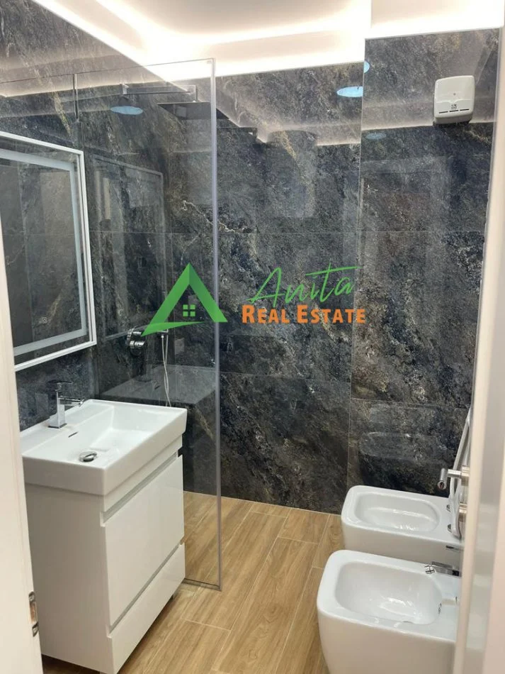 Tirane, jepet me qera apartament 2+1 , 80 m² 600 € (Rruga 5 Maji)i pa banuar me pare