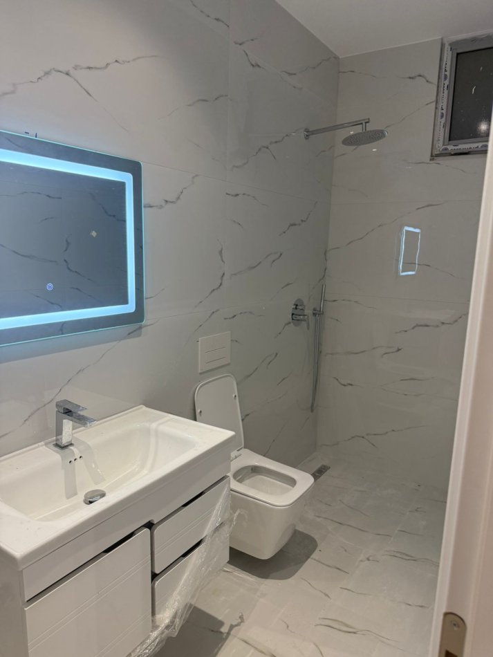 Tirane, shitet apartament 1+1 Kati 7, 124 m² 193.000 € 