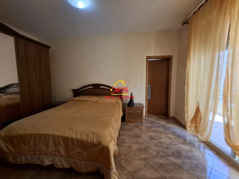 Vlore, jepet me qera apartament 2+1+Ballkon Kati 8, 120 m² 500 € (Rruga Sadik Zotaj)