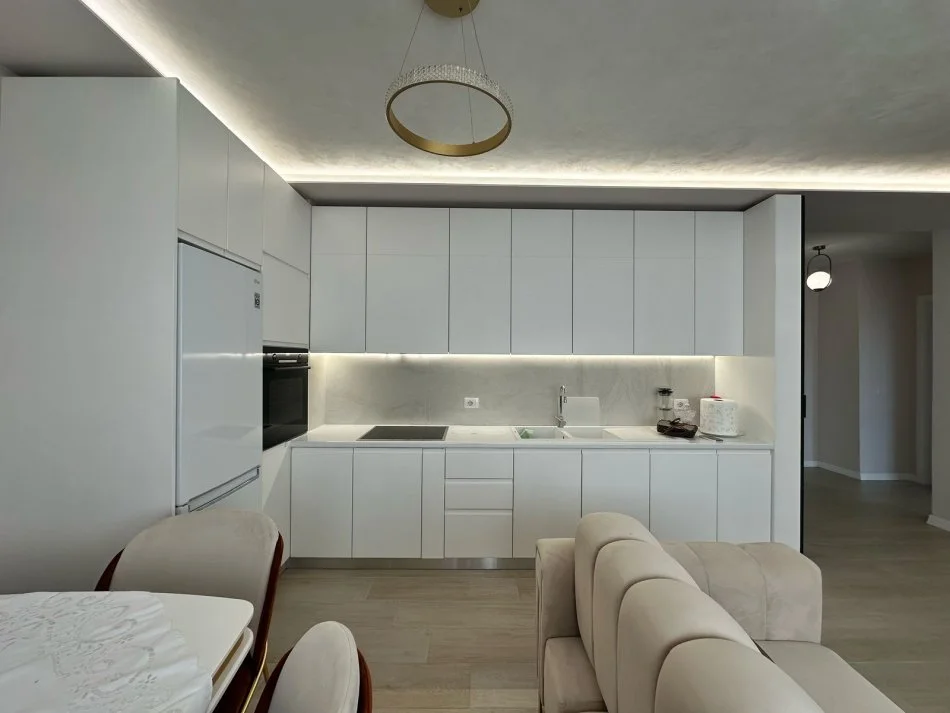 Tirane, jepet me qera apartament 2+1+Ballkon Kati 3, 106 m² 600 € (RRUGA 3 DESHMORET . YZBERISHT)