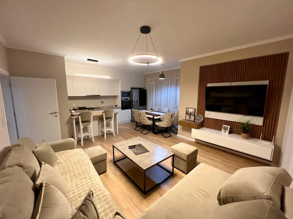 Tirane, jepet me qera apartament 2+1 Kati 1, 89 m² 500 € (Rruga sefer tujani)