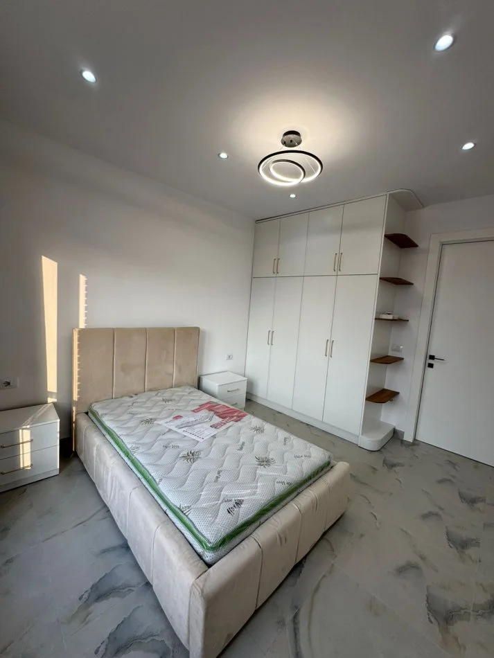 Tirane, jepet me qera apartament 2+1 Kati 5, 120 m² 1.299 € (Kompleksi delijorgji)