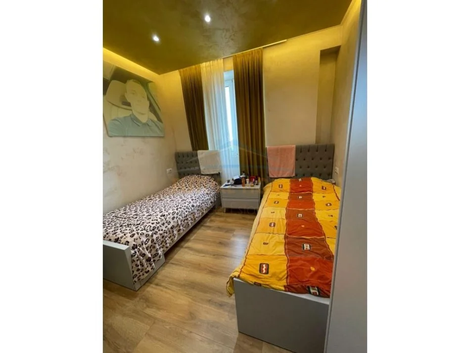 Tirane, shitet apartament 2+1+Ballkon Kati 6, 105 m² 200.000 € (fusha e aviacionit)