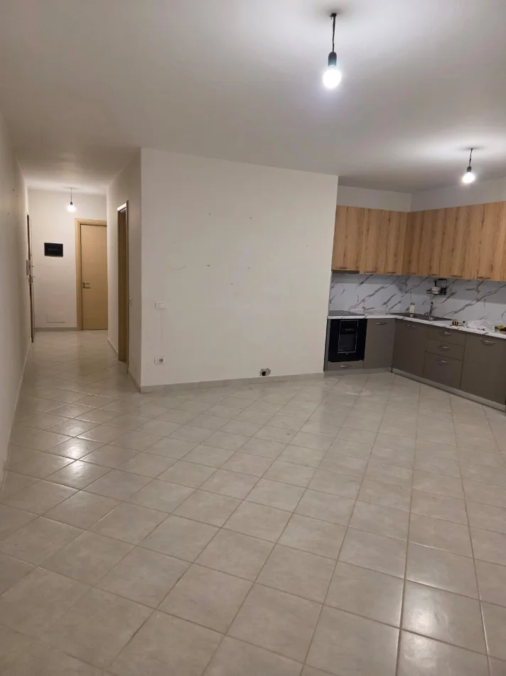 Tirane, jepet me qera apartament Kati 9, 55 m² 600 € 