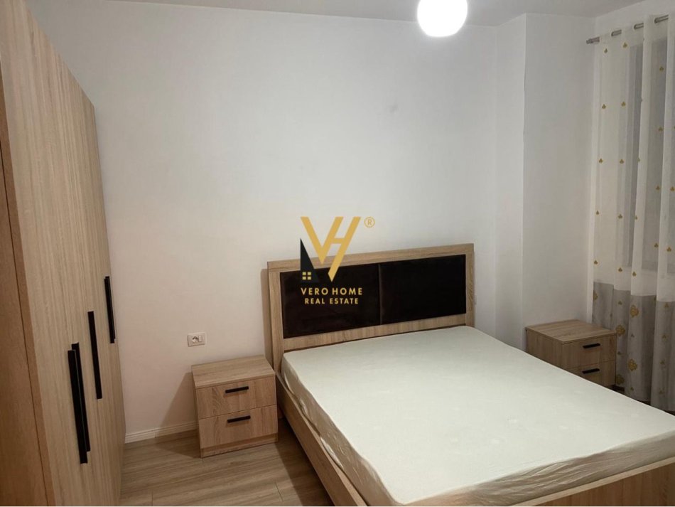 Tirane, jepet me qera apartament 1+1+Ballkon Kati 2, 75 m² 600 € (SIRI KODRA)