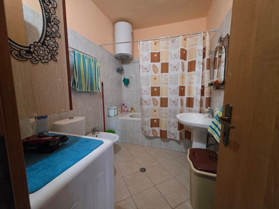 Mali Robit, shitet apartament 1+1 Kati 4, 58 m² 70.000 € (Mali i Robit, Golem)