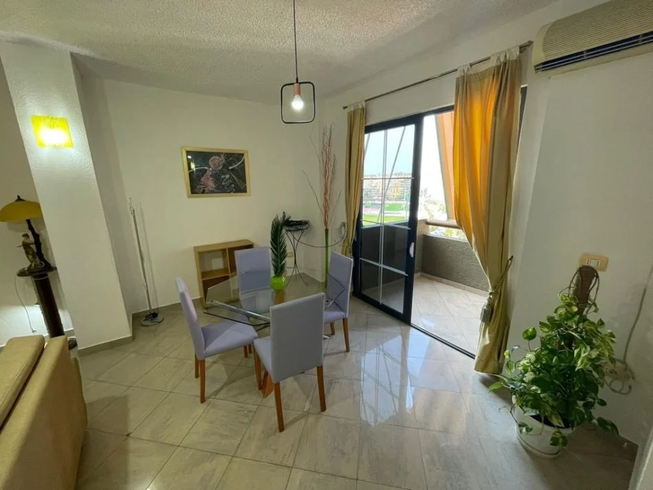 Tirane, jepet me qera apartament 1+1 Kati 8, 100 m² 700 € (Rruga Kosovareve)