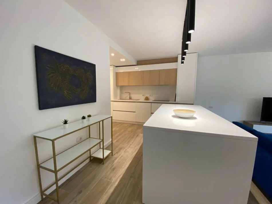 Tirane, jepet me qera apartament 3+1+Ballkon , 202 m² 2.000 € (Olive Grove Residence Mullet)