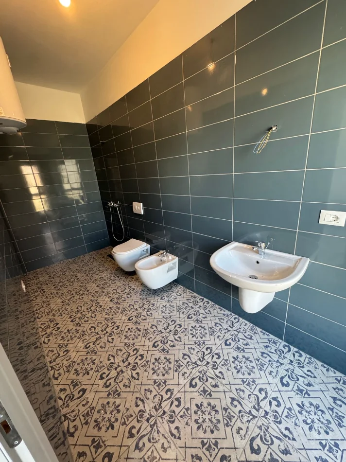 Tirane, jepet me qera apartament 1+1 Kati 1, 69 m² 500 € (Kompleksi Aura)