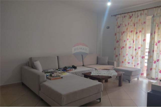 Tirane, shitet apartament 1+1+BLK Kati 4, 67 m² 77.000 Euro (Rruga Xhanfize Keko)
