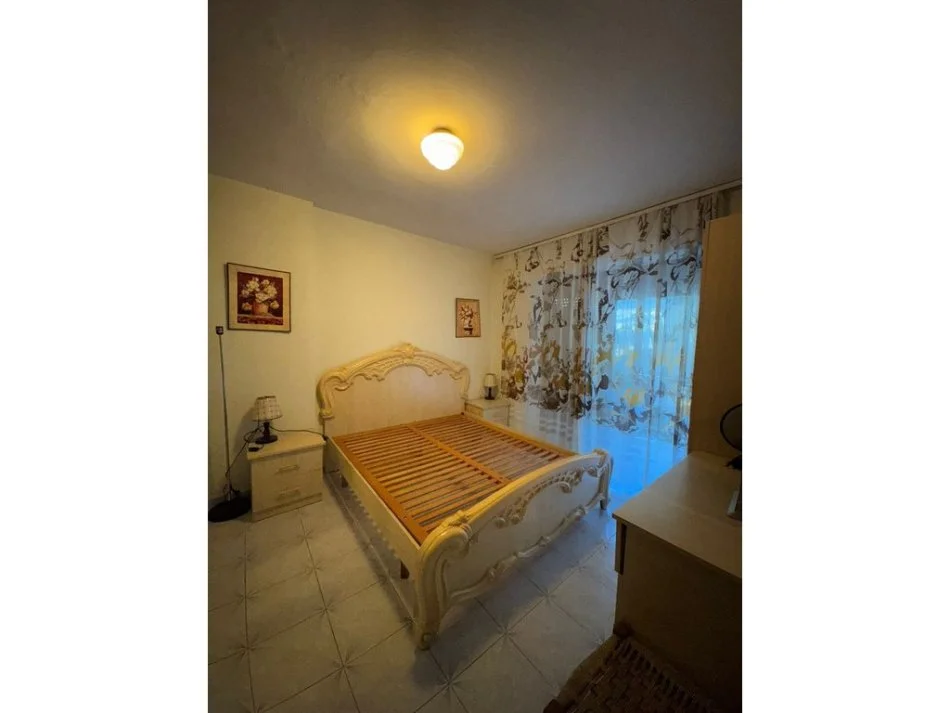 Tirane, jepet me qera apartament 1+1 Kati 2, 60 m² 450 € (Ambasades Amerikane)