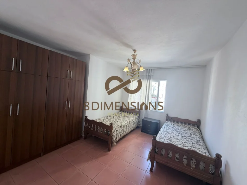 Shitet Apartament 2+1 ne rrugen Petro Nini Luarasi, prane Shkolles se Baletit (D8142Z-23)