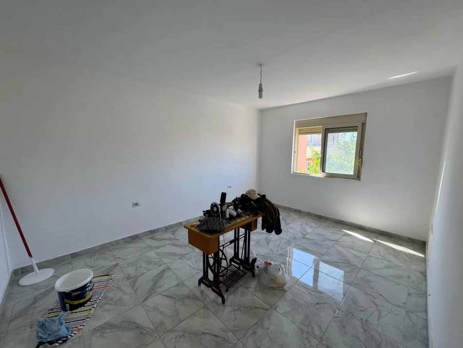 Tirane, jepet me qera apartament 2+1 Kati 3, 60 m² 350 € (Rruga dibres)