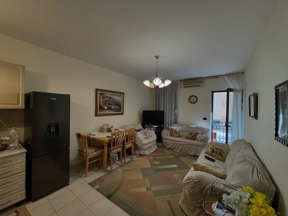 Tirane, jepet me qera apartament Kati 5, 70 m² 500 € 