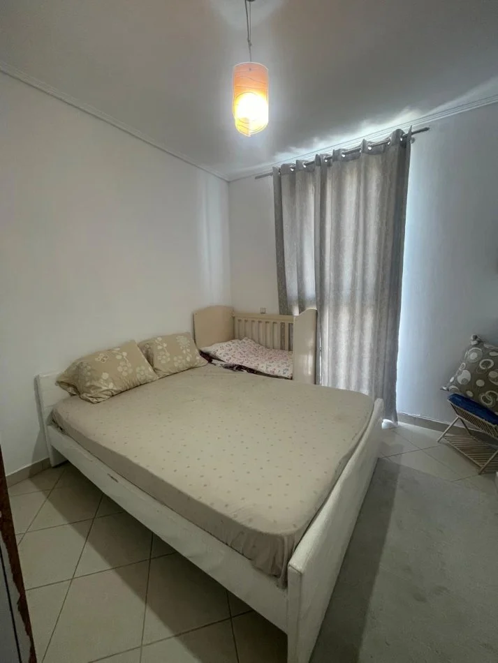 Tirane, jepet me qera apartament 2+1+Ballkon Kati 8, 68 m² 400 € 