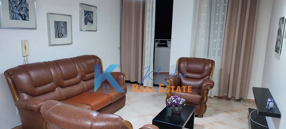 Tirane, jap me qera apartament 1+1+Ballkon Kati 7, 68 m² 470 € (Te xhamia e Tabakeve)