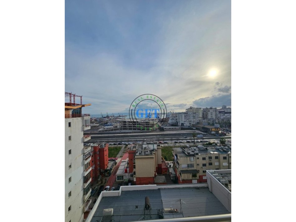 Durres, jepet me qera apartament 2+1 Kati 10, 100 m² 600 € (UKD, Durrës.)