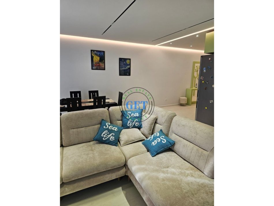 Durres, jepet me qera apartament 2+1 Kati 10, 100 m² 600 € (UKD, Durrës.)