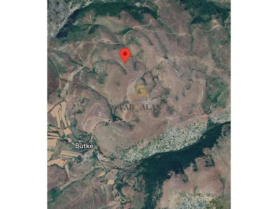 Korce, shitet toke , 4.000.000 m² 1.600.000 € (Midis Korces dhe Ersekes)