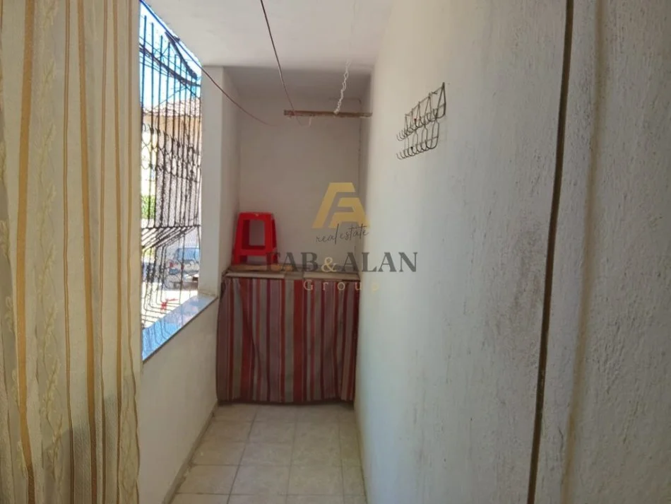 Tirane, jepet me qera apartament 2+1 , 600 € (Pazari i Ri)