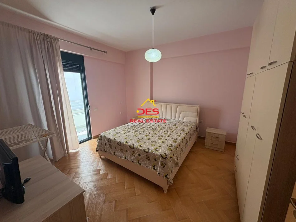 Vlore, jepet me qera apartament 2+1+Ballkon Kati 5, 115 m² 600 € (Rruga Jani Rexha)
