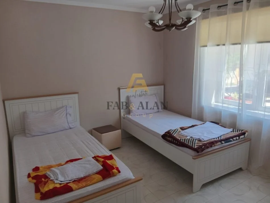 Tirane, jepet me qera apartament 2+1 , 600 € (Pazari i Ri)