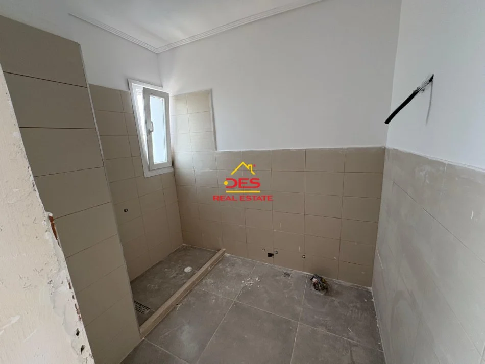 Vlore, shitet apartament+verande | Penthouse 2+1+Ballkon Kati 10, 140 m² 152.000 € (Rruga Gjergj Kastrioti)