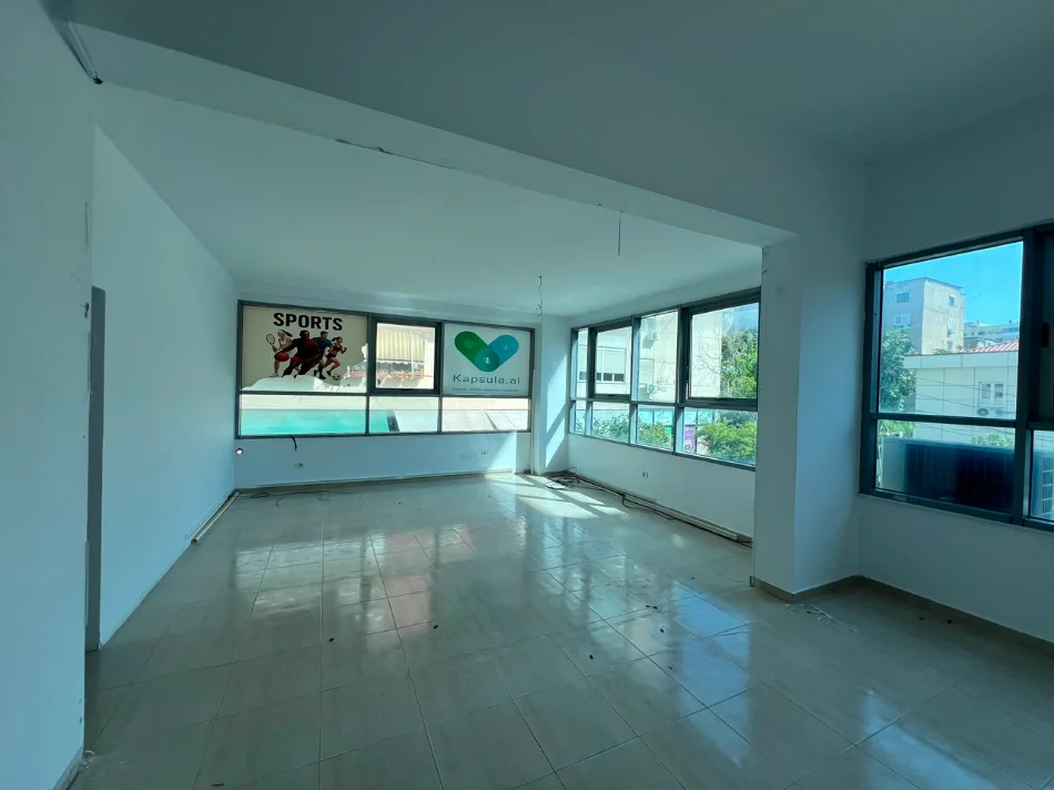 Tirane, jepet me qera ambjent biznesi Kati 1, 78 m² 500 € (Gjimnazi Ismail Qemali)