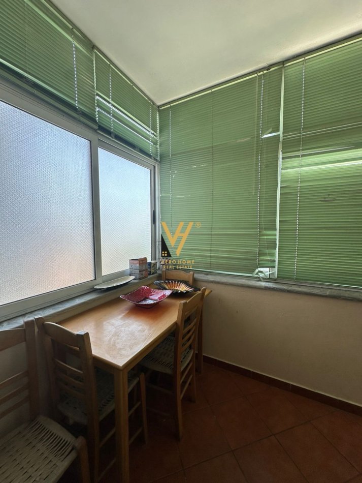 Tirane, shitet apartament 2+1+Ballkon Kati 4, 117 m² 215.000 € (NISHARAKU)