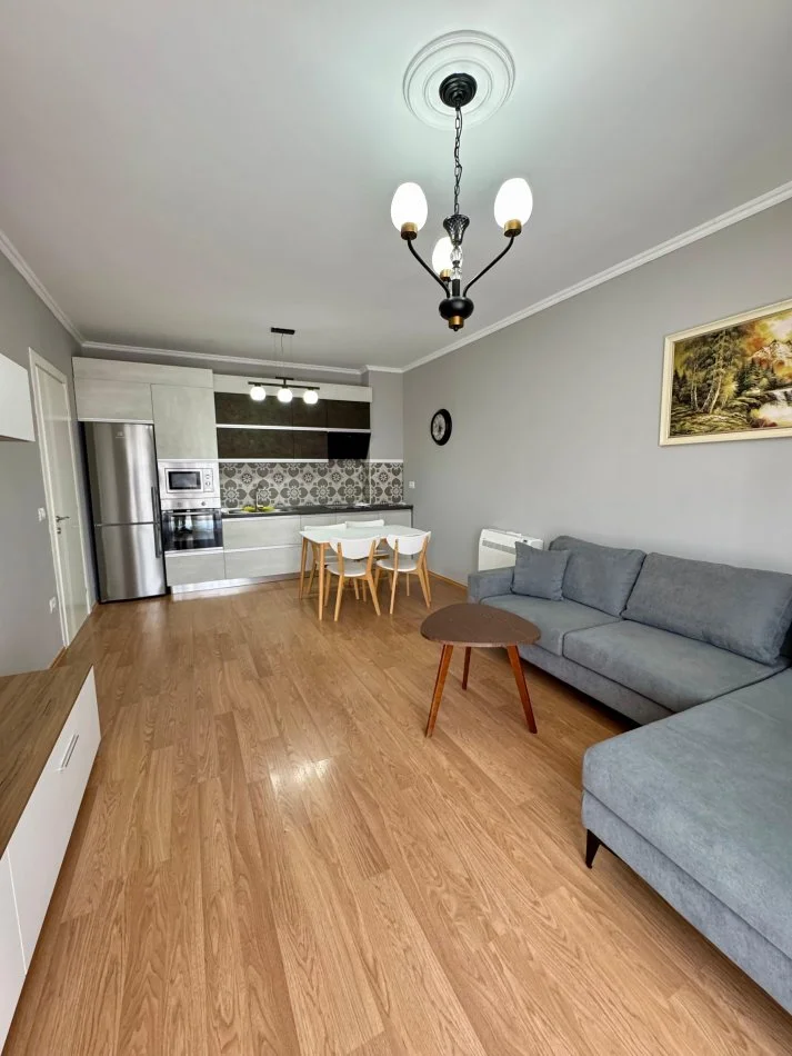 Tirane, jepet me qera apartament 1+1+Ballkon Kati 3, 70 m² 750 € (Pranë Xhamisë)