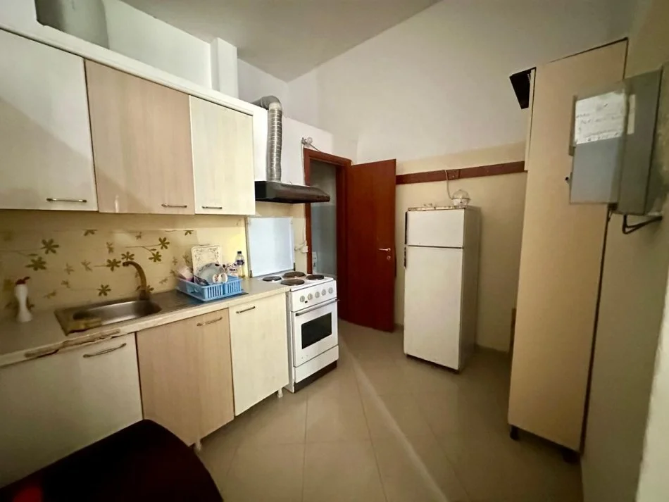 Tirane, shitet apartament 1+1 Kati 0, 53 m² 95.000 € (Qender)