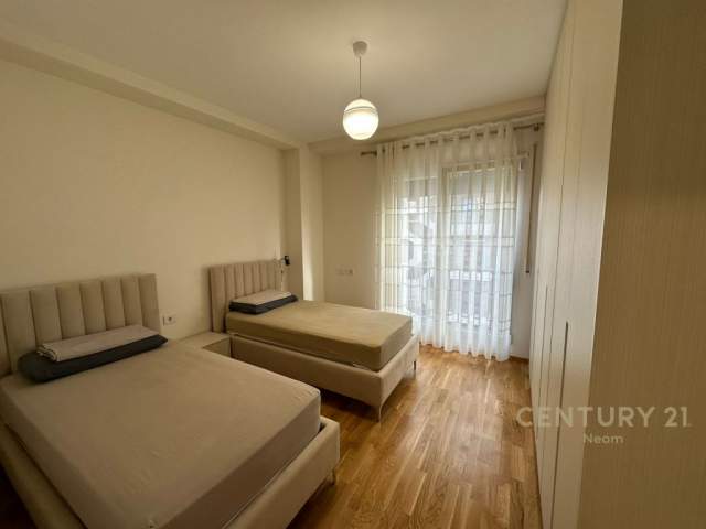 Tirane, jepet me qera apartament Kati 6, 95 m² 700 Euro (Ali Demi)