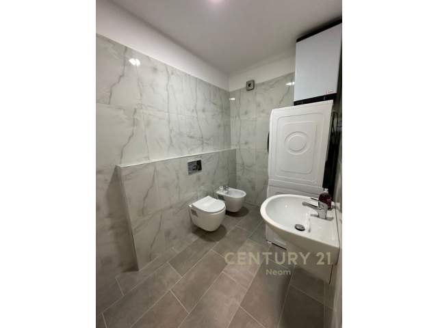 Tirane, jepet me qera apartament Kati 6, 95 m² 700 Euro (Ali Demi)