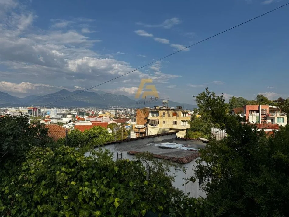 Tirane, shitet shtepi 1 Katshe , 90 m² 75.000 € (Yrshek)