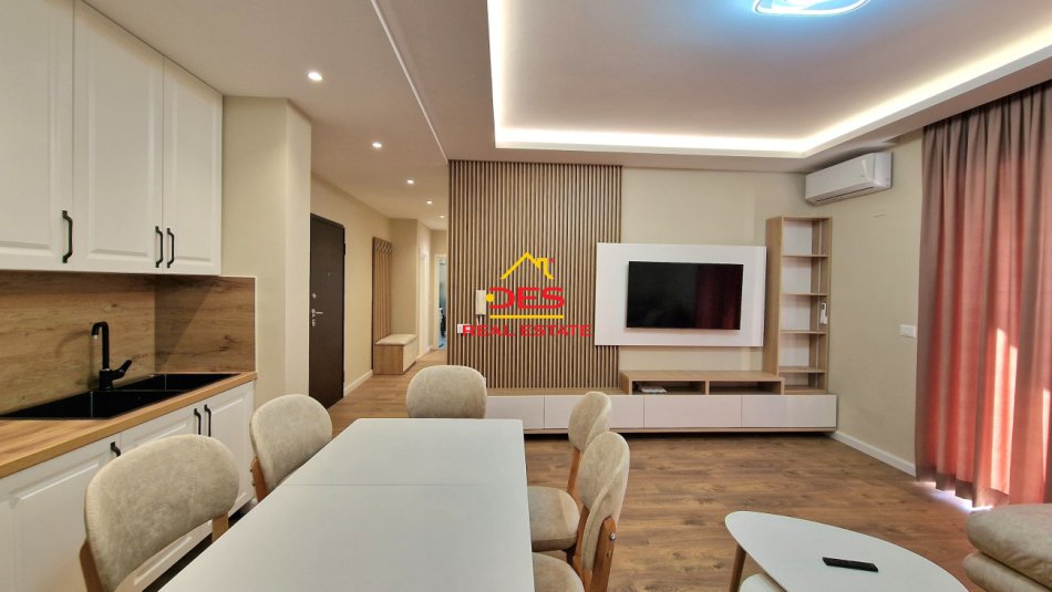 Vlore, jepet me qera apartament 2+1+Ballkon Kati 3, 110 m² 700 € (Rruga Gjergj Arianiti)