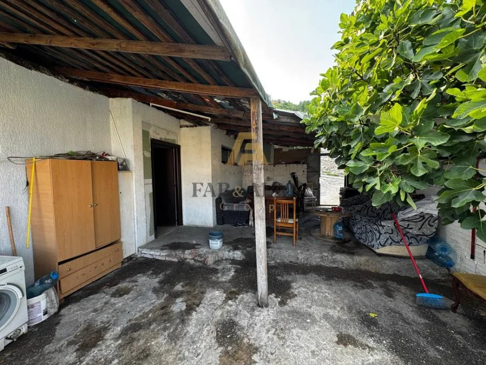 Tirane, shitet shtepi 1 Katshe , 90 m² 75.000 € (Yrshek)