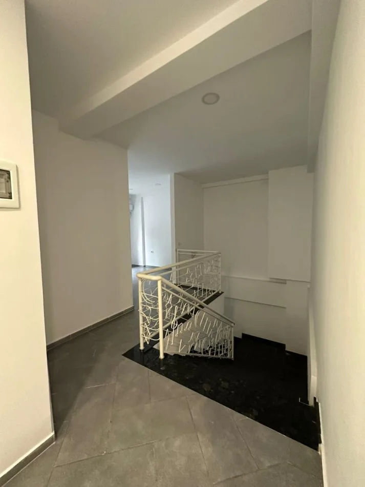 OKAZION!!! Shitet apartament 2+1 + Dyqan ne FRESK 134,000 Euro